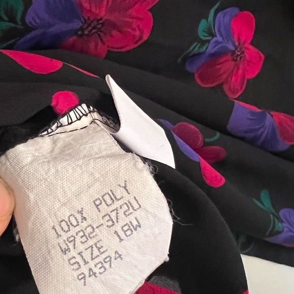 Vintage Country sophisticates by pendleton black and red floral semi sheer top - Picture 4 of 5